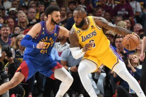 AYX SPORTS-数据复盘：休斯顿火箭季后赛对阵丹佛掘金，马龙效率值爆表(休斯顿火箭vs)