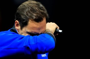 费德勒回归赛场，大胜首场状态亮眼，瑞士队观众沸腾！